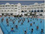 Crédit photographique : « L'incontournable séance de gymnastique aquatique dans un hôtel club à Djerba (Tunisie) », © R. Knafou, août 2005.