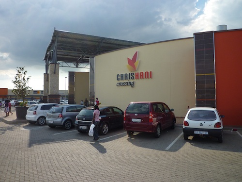 Figure 5. Une des entrées du nouveau mall de Boksburg, construit en 2010, le Chris Hani Crossing. (Gervais-Lambony, 2011)