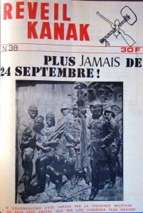 Photo 1 : La dernière couverture de Réveil Kanak en 1973. Depuis, l’orthographe a changé. Il est sous-titré par une maxime fanonienne : « Le colonialisme s’est imposé par la violence militaire et ne peut être abattu que par une violence plus grande » (Fanon 2001, p. 61) ; « Le colonialisme n’est pas une machine à penser, n’est pas un corps doué de raison. Il est la violence à l’état de nature et ne peut s’incliner que devant une plus grande violence » (ibid.), Archives du Centre culturel Jean-Marie Tjibaou.