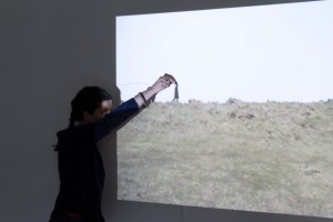 Illustration 16 : Juliet Davis, Armelle Rabaté, « Horizon mobile », vidéo-projection, performance, dessin.