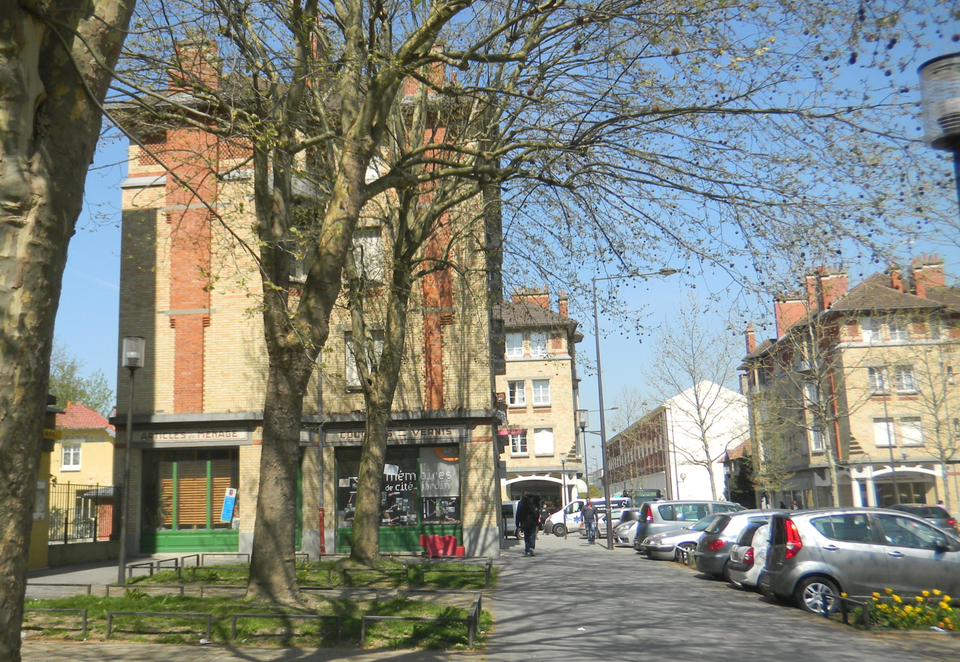 Figure 2 : Refaire territoire par le patrimoine : l’exemple de la cité-jardin de Stains. Photographie : Géraldine Djament-Tran.