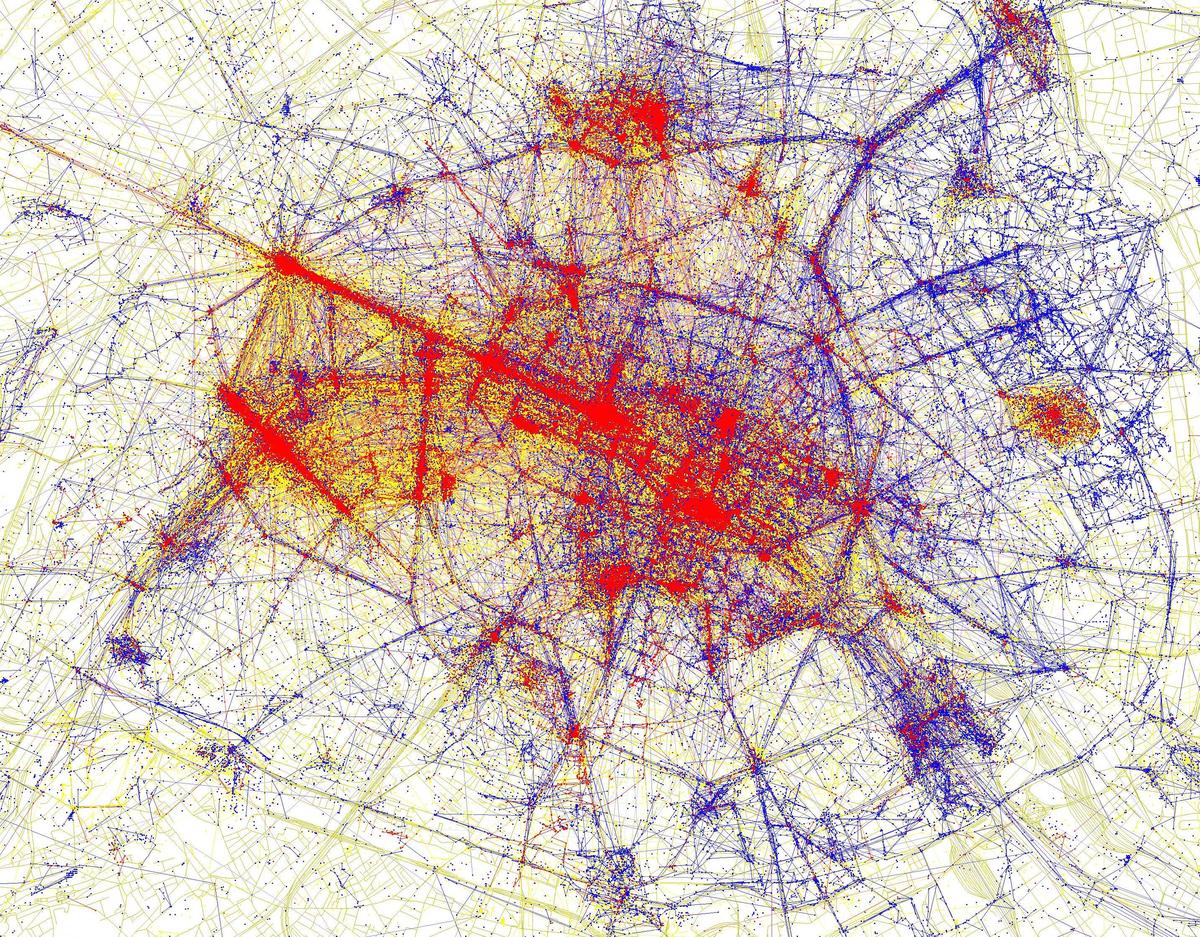 Figure 2 : Touristes et résidents à Paris intra-muros. Source : Eric Fischer, Locals and Tourists (https://www.flickr.com/photos/walkingsf/sets/72157624209158632/).